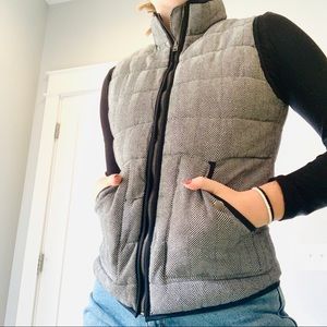 Sold ❤️Black & white heather zipup thick vest w/ pockets